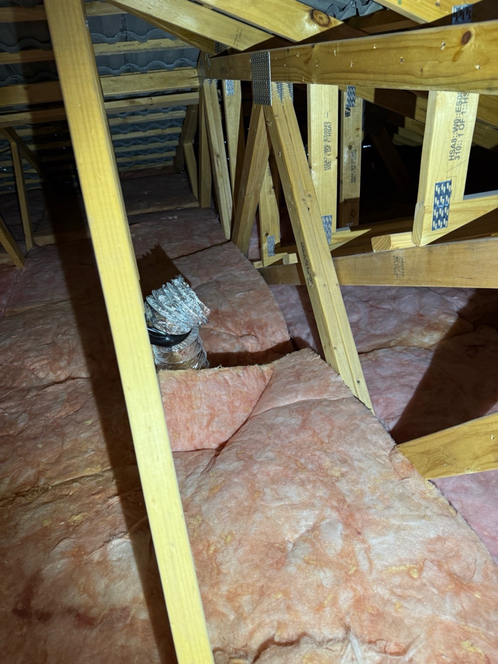 Rangehood exhaust duct not installed, recorded on a pre-handover inspection in Pakenham, 4 km from Pakenham East